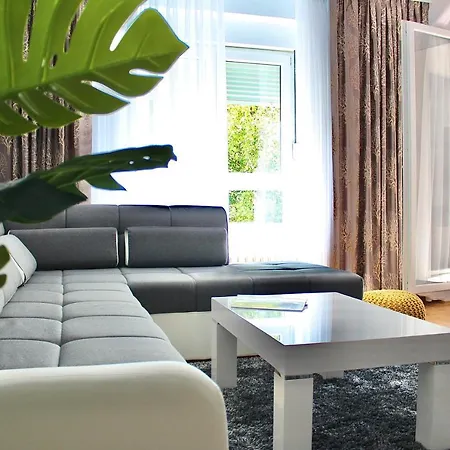 Apartment Ramonda Residences - New